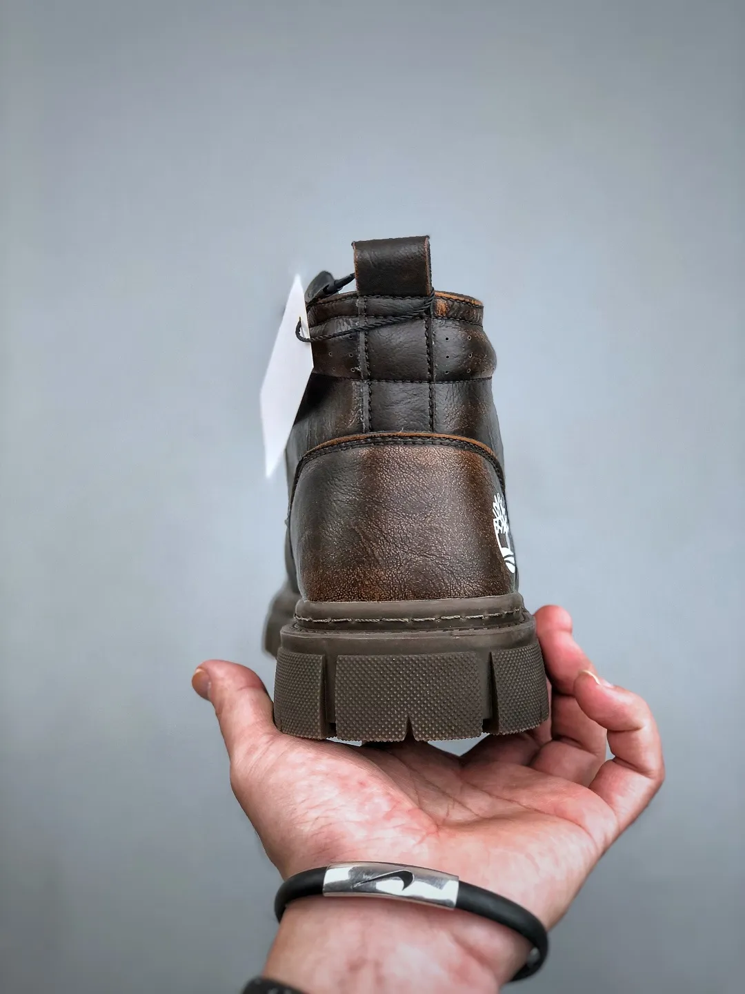 Local pick-up💰 520 supports store Timberland/Timberland classic 25ss new high-top (plus velvet) classic re-creation, brand new upgrade, Guangdong factory quality, original box and original packaging. The fabric is made of Italian top-grade frosted cowhide, with anti-odor and anti-corrosion genuine leather latex insoles to give you a perfect wearing experience. High-quality and durable, a must-have for sportsmen. Specially designed to treat those who are not handsome. High-quality and first-class foot feel. Exclusive supply. Official item number: TB23066 Size: 39 40 41 42 43 44
